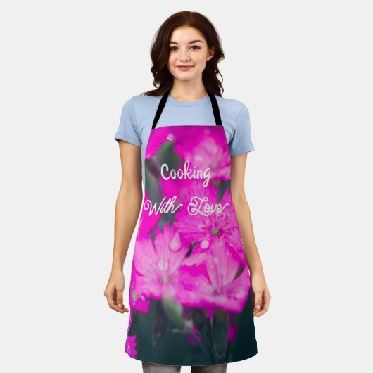 雨後の野生のカーネーション エプロン (着用した状態)