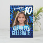 雨林カエル10誕生日写真招待状 – 青 招待状 (スタンド正面)