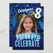 雨林カエル8誕生日フォト招待状 – 青 招待状 (正面/裏面)