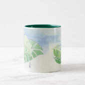 雨滴が付いている熱帯葉 ツートーンマグカップ (中央)