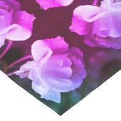 雨粒が着色された白いバラ抽象芸術 ショートテーブルランナー (コーナー)