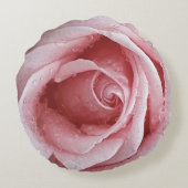 雨粒のビロード色のピンクのバラ ラウンドクッション (裏面)