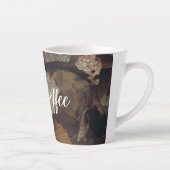 雨落ちた後の茶色の葉 カフェラテマグ (右)