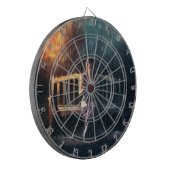 雨読中の女性の本 ダーツボード (正面左)