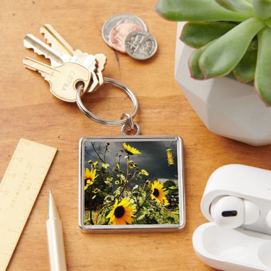 雨雲の写真の前のひまわり キーホルダー (デスク)