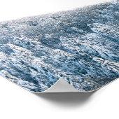 雪がトウヒの冬の森を覆った ポスター (角)