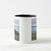 雪が付いているイエローストーン川著休むバイソン マグカップ (中央)