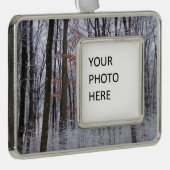 雪が積もった森の冬の風景写真 シルバープレートフレームオーナメント (右)