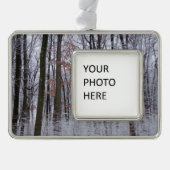雪が積もった森の冬の風景写真 シルバープレートフレームオーナメント (正面)