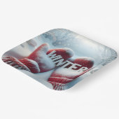 雪が積もった赤い冬のミトン ペーパープレート (傾斜あり)