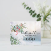 雪が覆われたエバーグリーン詩篇46:10聖書のクリスマス シーズンポストカード (スタンド正面)