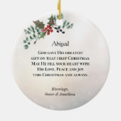 雪が覆われたエバーグリーン詩篇46:10聖書のクリスマス セラミックオーナメント (裏面)