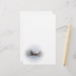 雪が赤い冬のカントリーバーンで覆われた 便箋