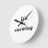 雪が降っている ラウンド壁時計 (傾斜)