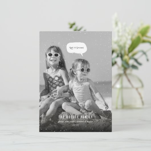 雪が降っても楽しいビーチの写真 - ユニークで面白いトロピカルデザイン シーズンカード (スタンド正面)