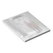 雪が降る冬の森の中の茶色の馬 ノートパッド (アングル)