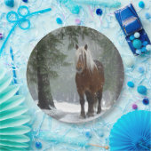 雪が降る冬の森の中の茶色の馬 ペーパープレート (パーティー)