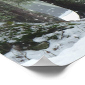 雪が降る冬の森の中の茶色の馬 ポスター (角)