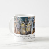 雪が降る夜の居心地の良い冬の村 コーヒーマグカップ (正面左)