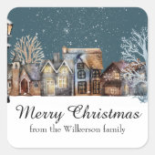 雪が降る夜の居心地の良い冬の村 スクエアシール (正面)