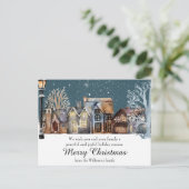 雪が降る夜の居心地の良い冬の村 ポストカード (スタンド正面)