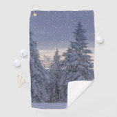 雪が降る美しい冬の風景 ゴルフタオル (インサイチュ)