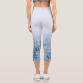 雪が霧の中でブナの林を覆った カプリレギンス (裏面)