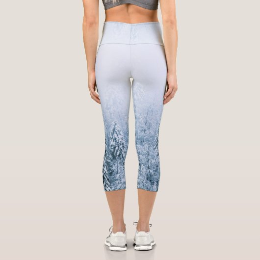 雪が霧の中でブナの林を覆った カプリレギンス (裏面)