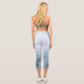 雪が霧の中でブナの林を覆った カプリレギンス (裏面)