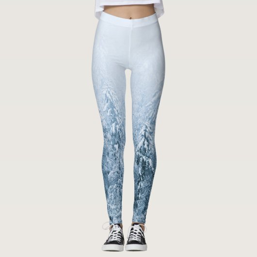 雪が霧の中でブナの林を覆った レギンス (正面)