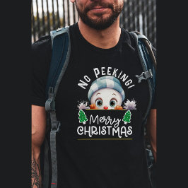 雪だるまがクリスマスツリーの間を覗く Tシャツ