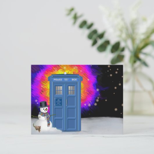 雪だるまが付いている冬の警察箱 ポストカード (スタンド正面)