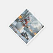 雪だるまが古いプッシュローンモアを押す スタンダードカクテルナプキン (角)