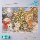 雪だるまと子猫がクリスマスツリーを飾る 薄葉紙 (クラフト)