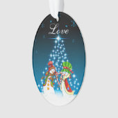 雪だるまと雪パーソナライズされた女カップルの愛 オーナメント (正面)