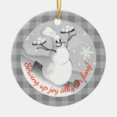 雪だるまのシェフのサービングの雪玉のクリスマスのオーナメント セラミックオーナメント (正面)