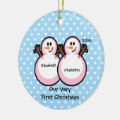 雪だるまの対の女の子のベビーの初めてのクリスマスのオーナメント セラミックオーナメント (左)
