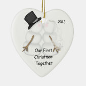 雪だるまの結婚したなカップルの初めてのクリスマス一緒に セラミックオーナメント (右)