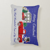 雪だるまインリトルレッドトラックアンドファームハウス アクセントクッション (裏面(縦))