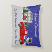 雪だるまインリトルレッドトラックアンドファームハウス アクセントクッション (正面(垂直))