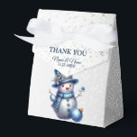 雪だるまエレガントクリスマス フェイバーボックス<br><div class="desc">雪だるまのエレガントクリスマス冬の休日のお気に入りボックス。美ユニークしいスタイリッシュデザイン簡単パーソナライズされた。フォントスタイル、サイズ、色を変更できる。一致する項目が使用可能。</div>