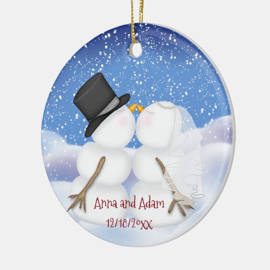 雪だるまキスをするの新郎新婦 セラミックオーナメント (左)