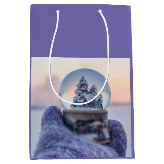雪だるま式クリスマスツリー冬の降雪 ミディアムペーパーバッグ (正面)