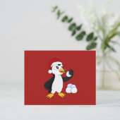 雪だるま式ポスト付きの可愛い小さなクリスマスペンギン ポストカード (スタンド正面)