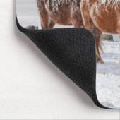 雪で覆われたアイスランドの馬 マウスパッド (コーナー)