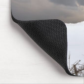 雪で覆われた分野に沿う壊れた塀 マウスパッド (コーナー)