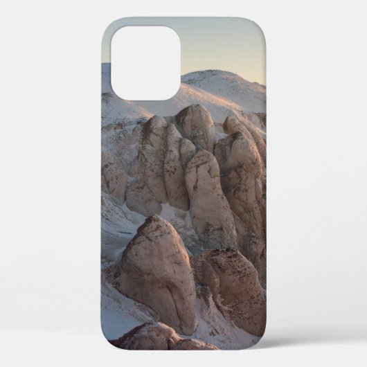雪で覆われた大岩層 Case-Mate iPhoneケース (裏面)
