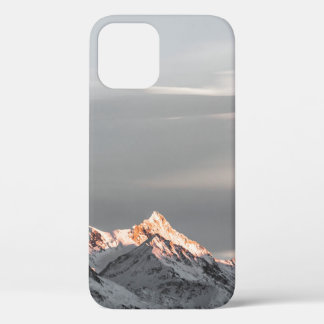 雪で覆われた山々 iPhone 12ケース
