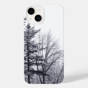 雪で覆われた木: 縦 Case-Mate iPhone 14ケース