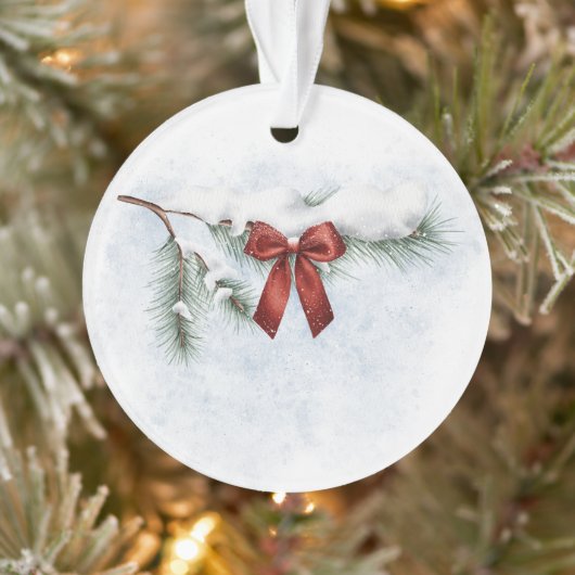 雪で覆われた松の枝でフェスティバルの赤い弓 オーナメント (ツリー)